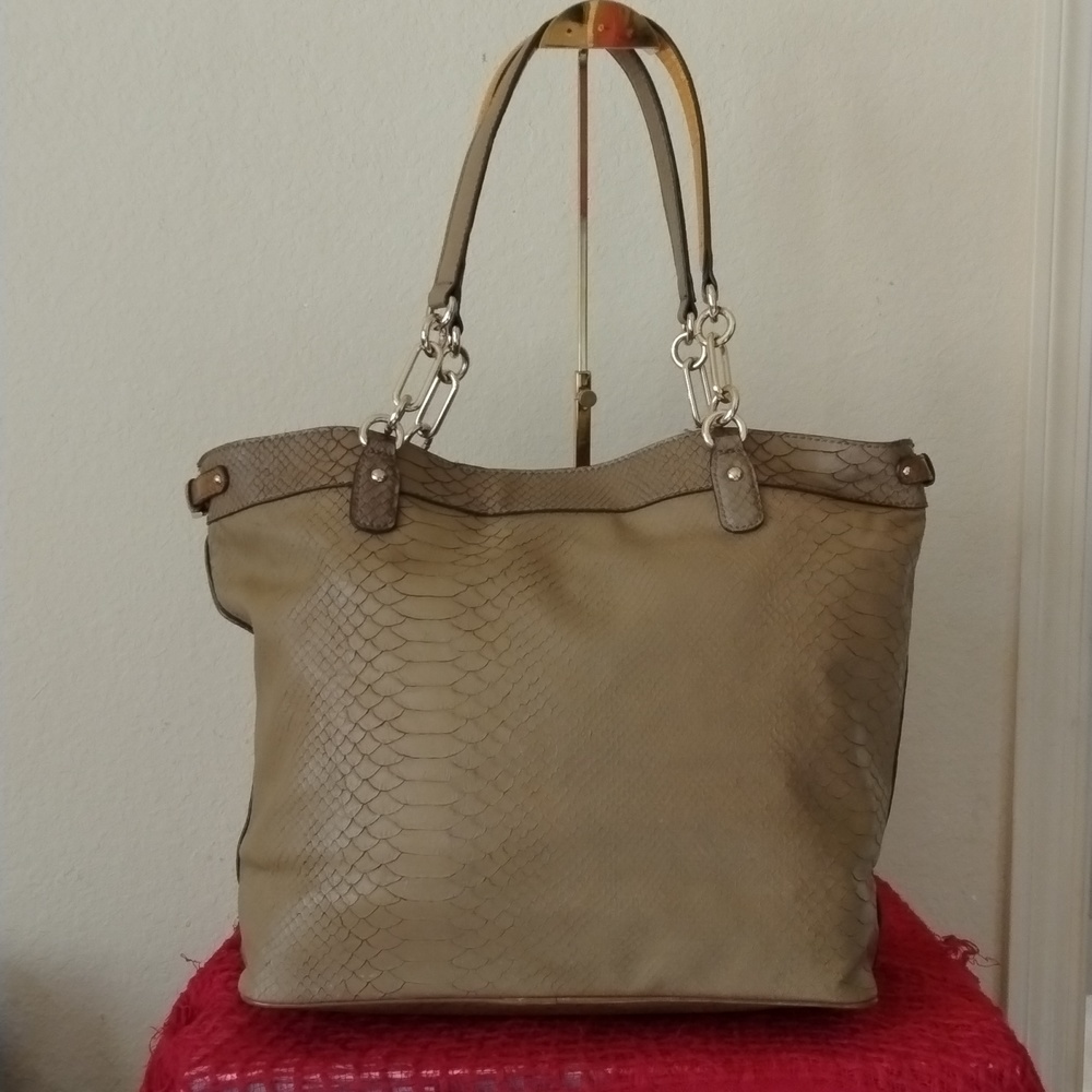 Guess Color Block Fallon Tote Bag With Luggage Tag - image 3